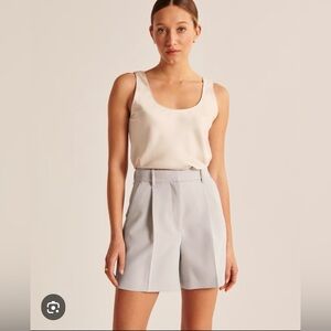 Abercrombie & Fitch Ultra High Rise Tailored
Short